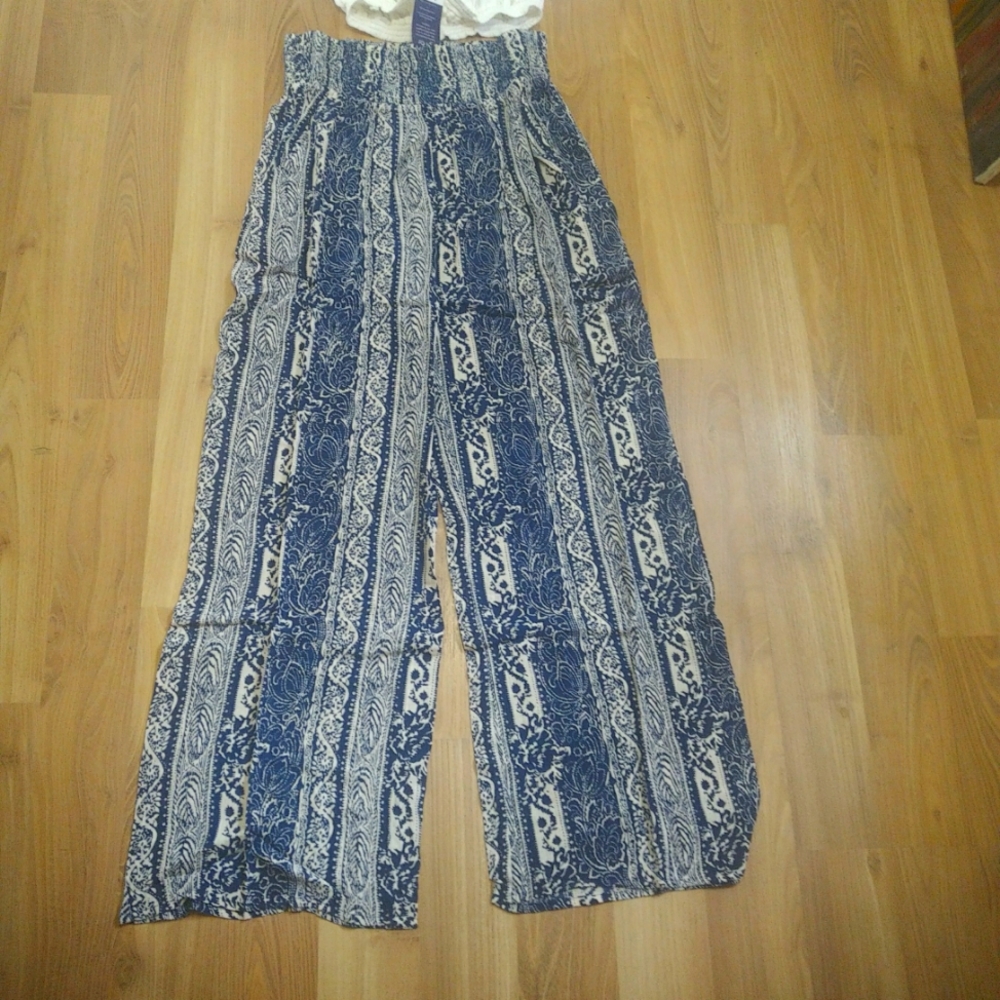 High waisted, wide legged pants